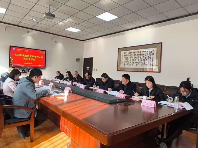 省教育厅教材处干部贺凯盈到会指导