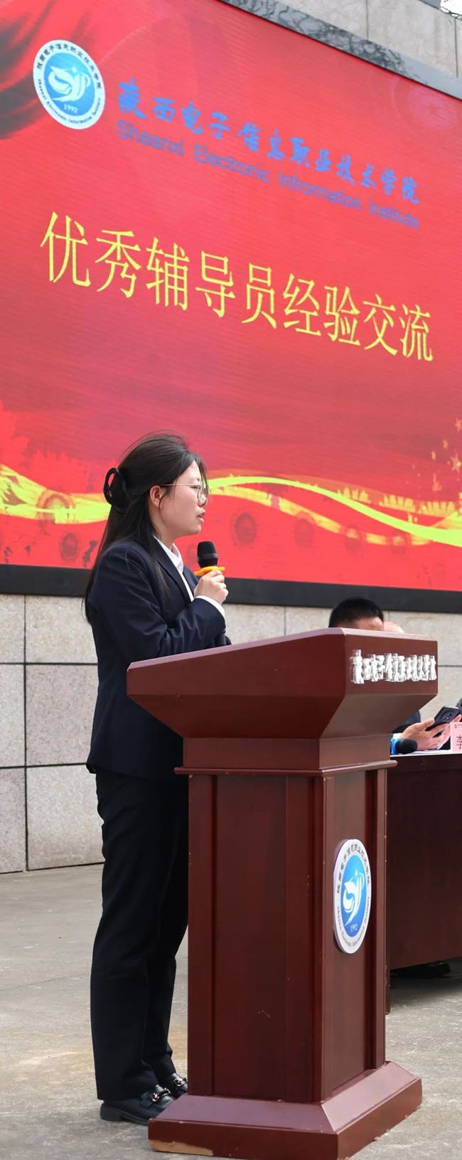 学工部部长李泽宇主持会议