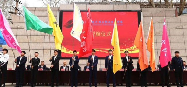 共同见证这场承载荣誉